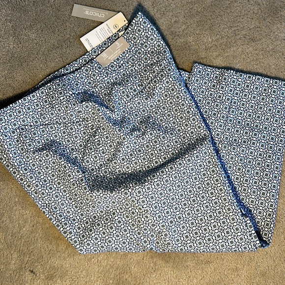 Chico's Secret Stretch Straight Leg Crop Charming Geo pattern Size 3 or Size 16 - Picture 1 of 6